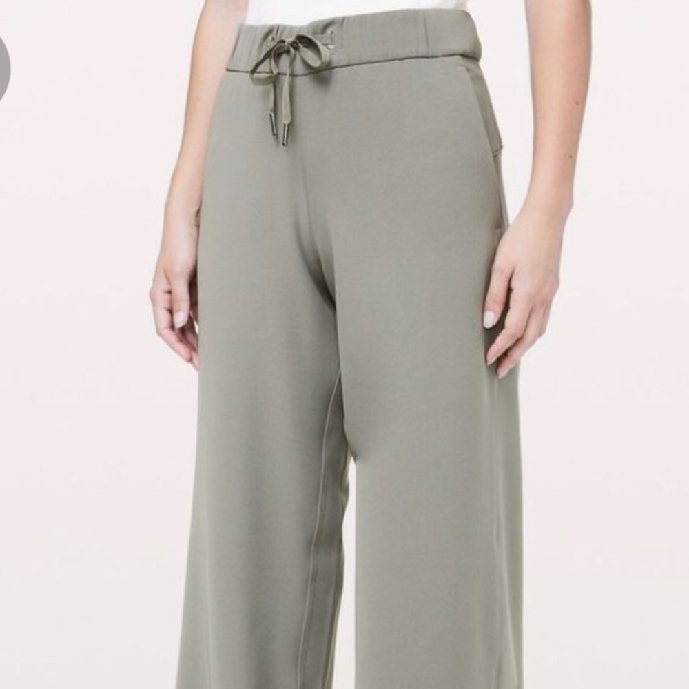 Lululemon on the fly wide leg pants